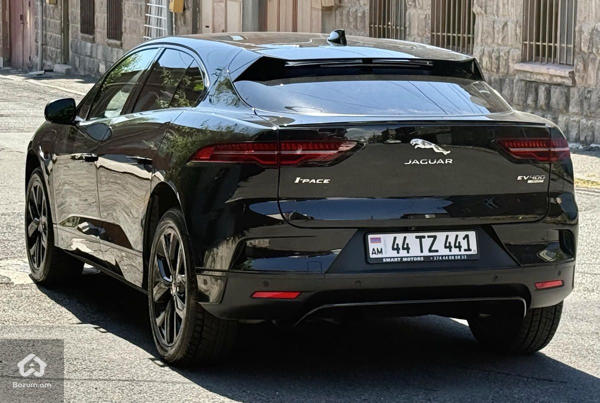 Jaguar I-Pace EV 400 - image 4