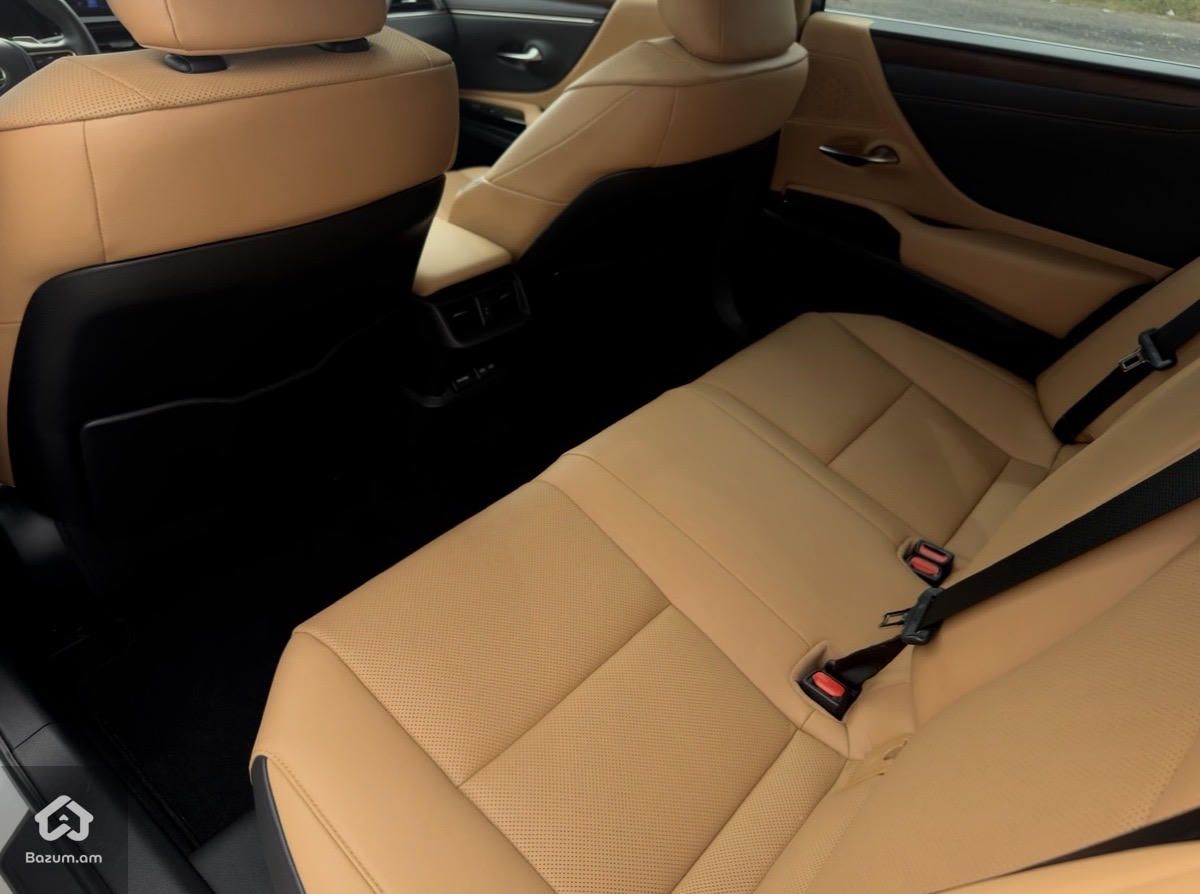 Lexus ES 250 2022 - image 14