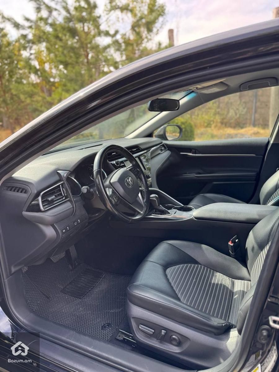 Toyota Camry SE - image 9