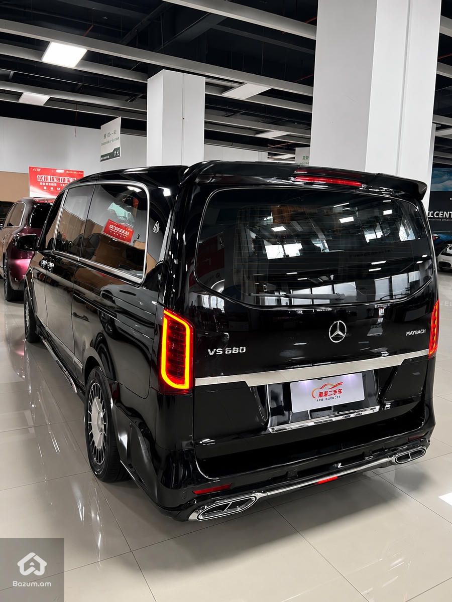 Mercedes-Benz V-Class Maybach V680 - image 5