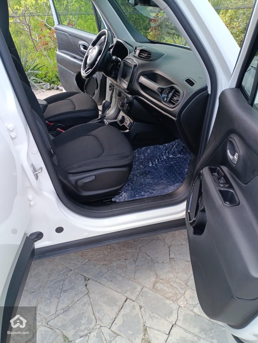 Jeep Renegade - image 10
