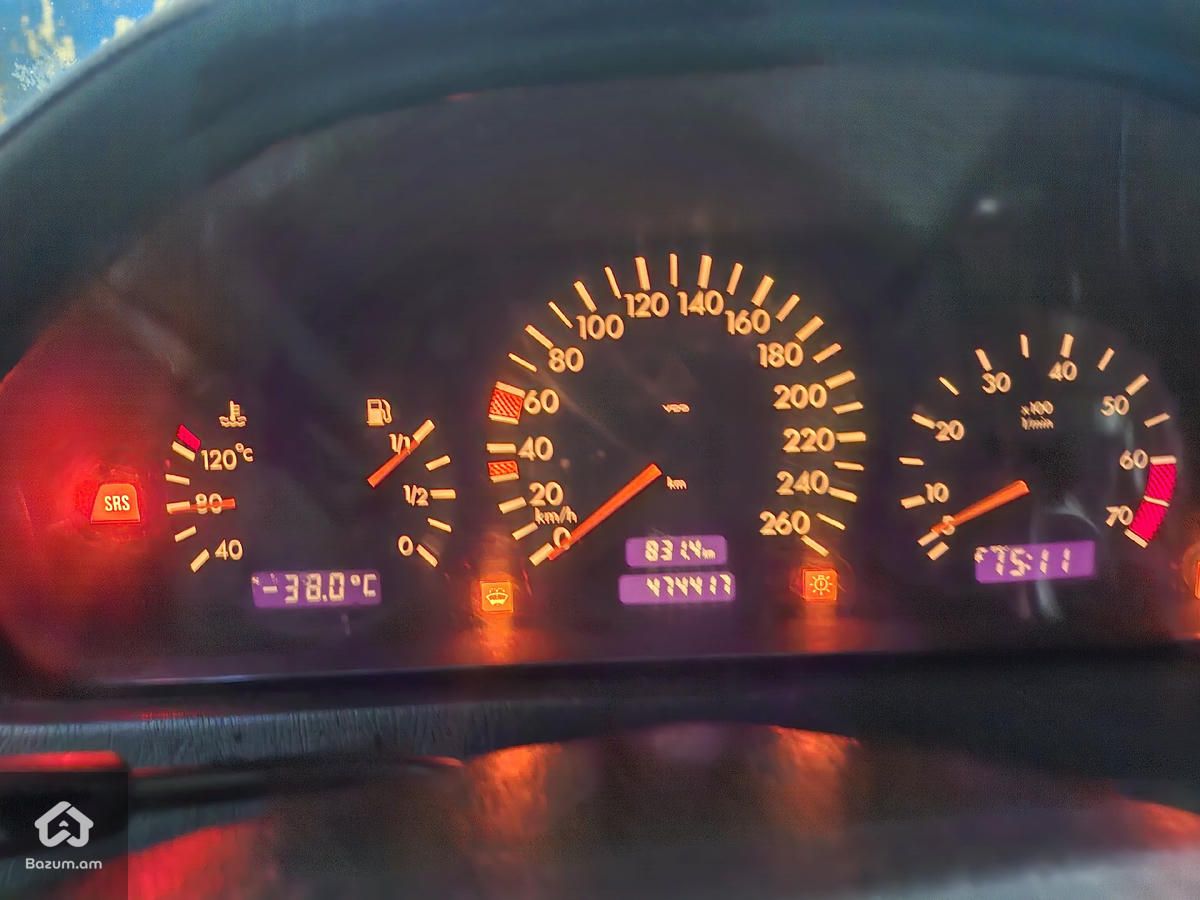 MERCEDES BENZ C240 - image 8