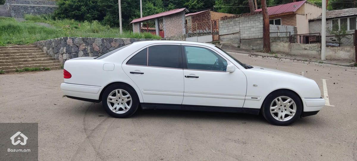 Mercedes-Benz E-Class W210 - image 9