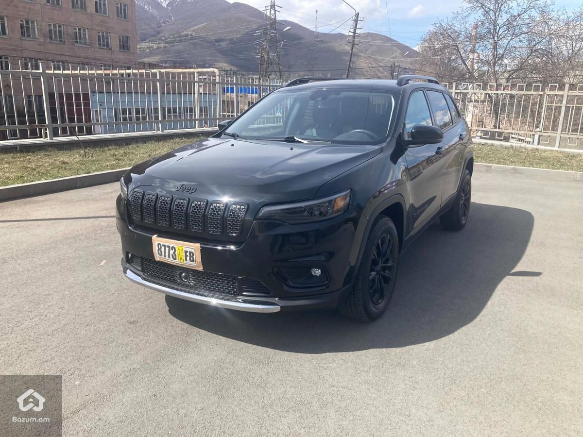 2023 Jeep Cherokee, Altitude Lux 4x4 - image 3