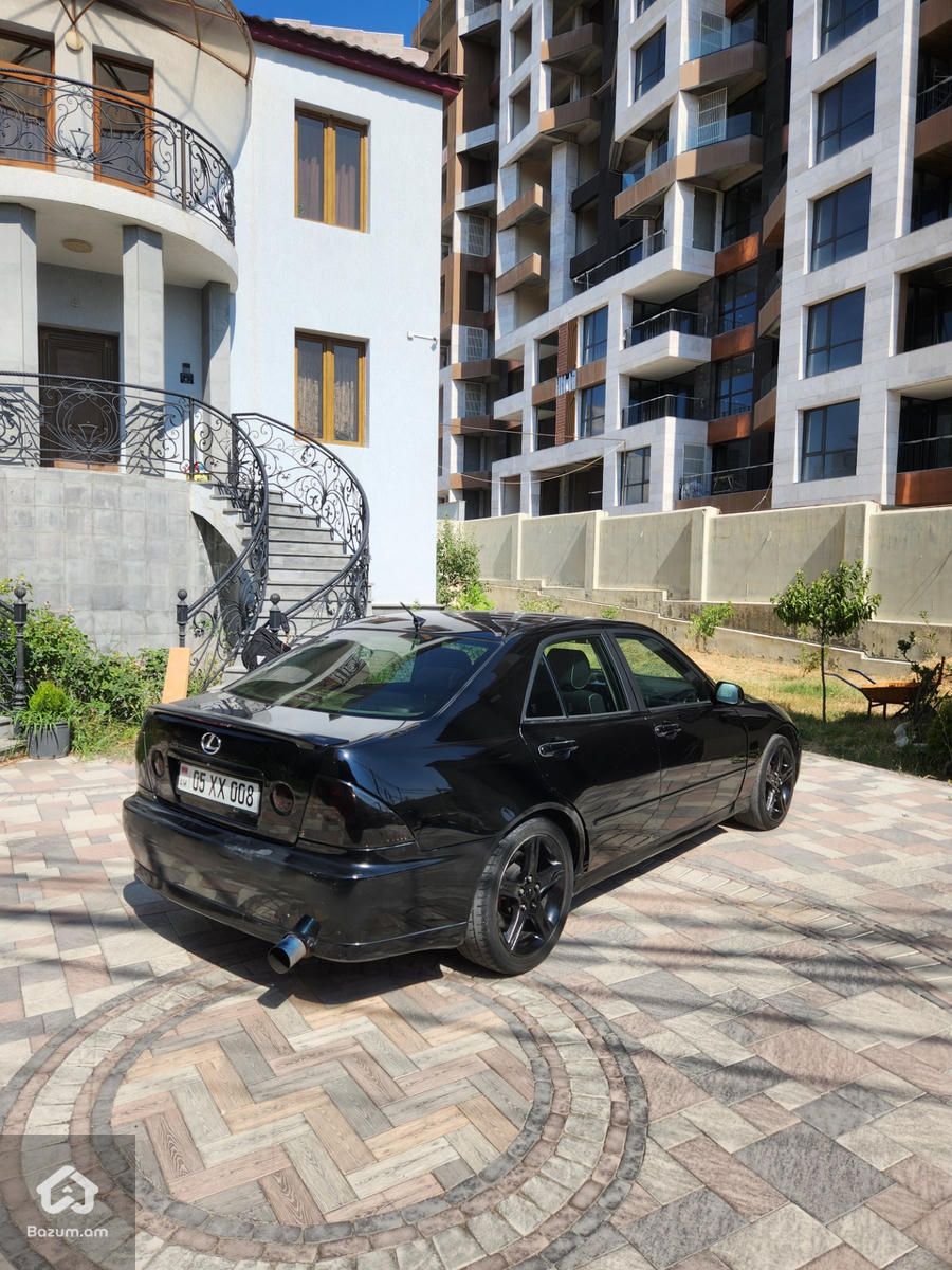 Lexus IS 300 2001 - image 5