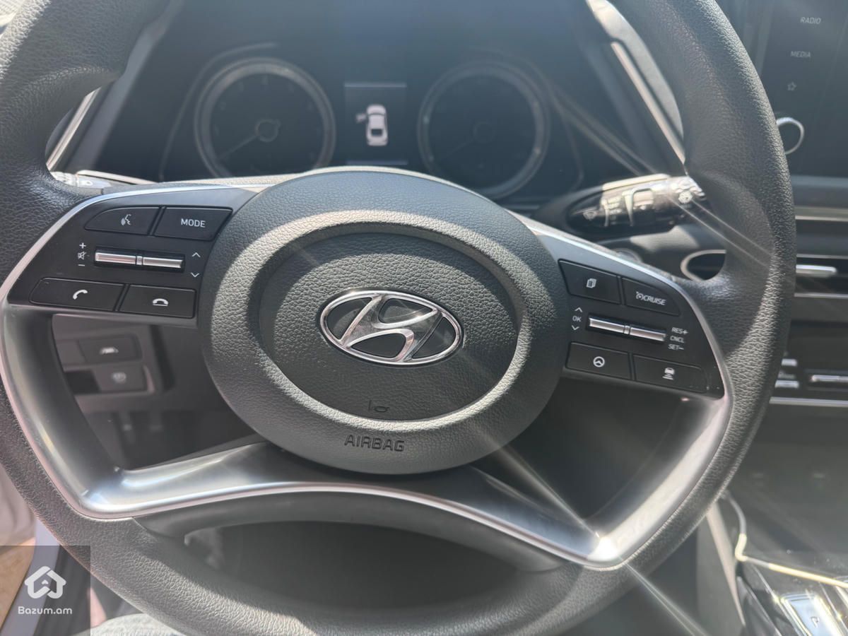 Hyundai Sonata - image 9