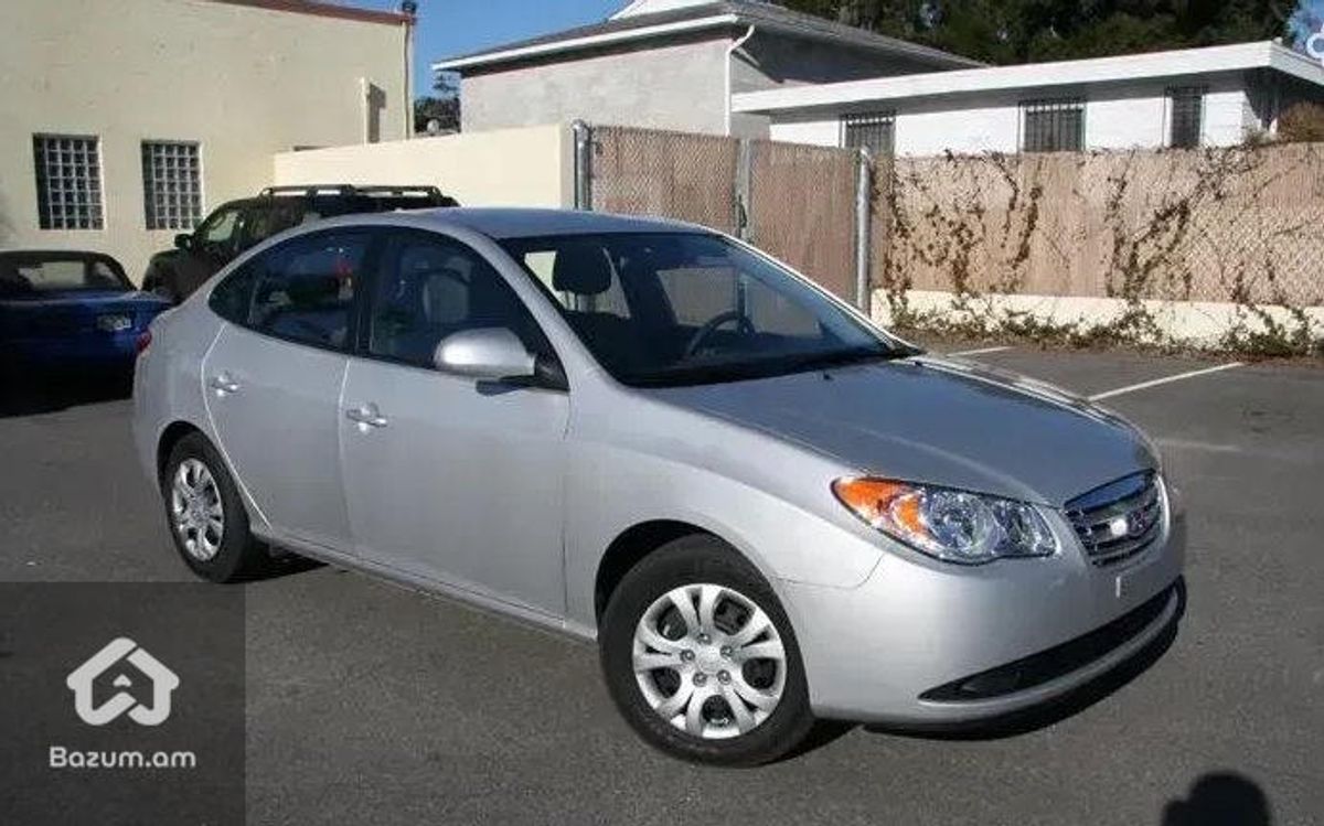 Hyundai Elantra - image 1