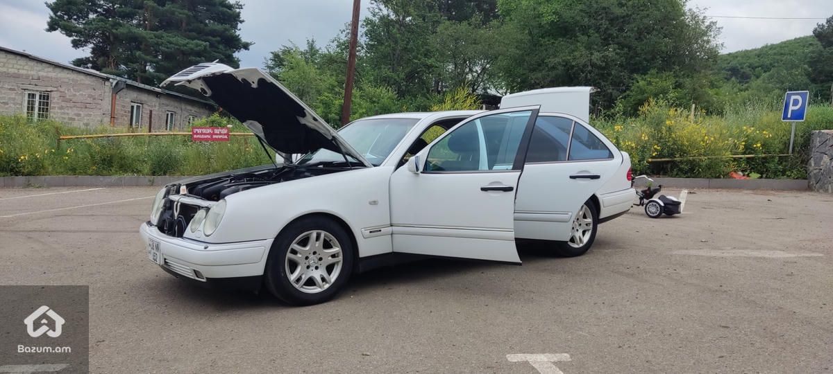 Mercedes-Benz E-Class W210 - image 19