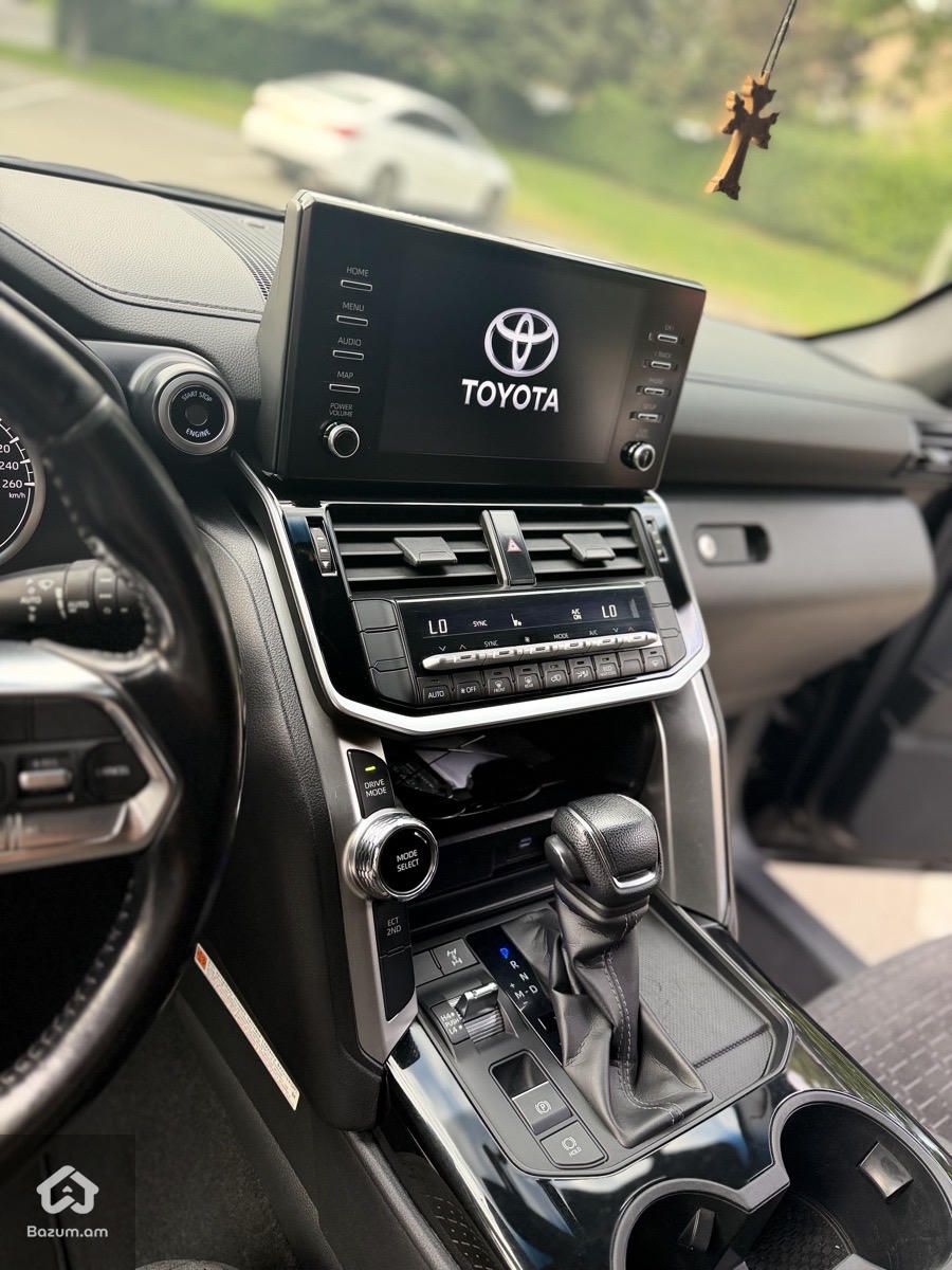 Toyota Land Cruiser 2022 - image 13