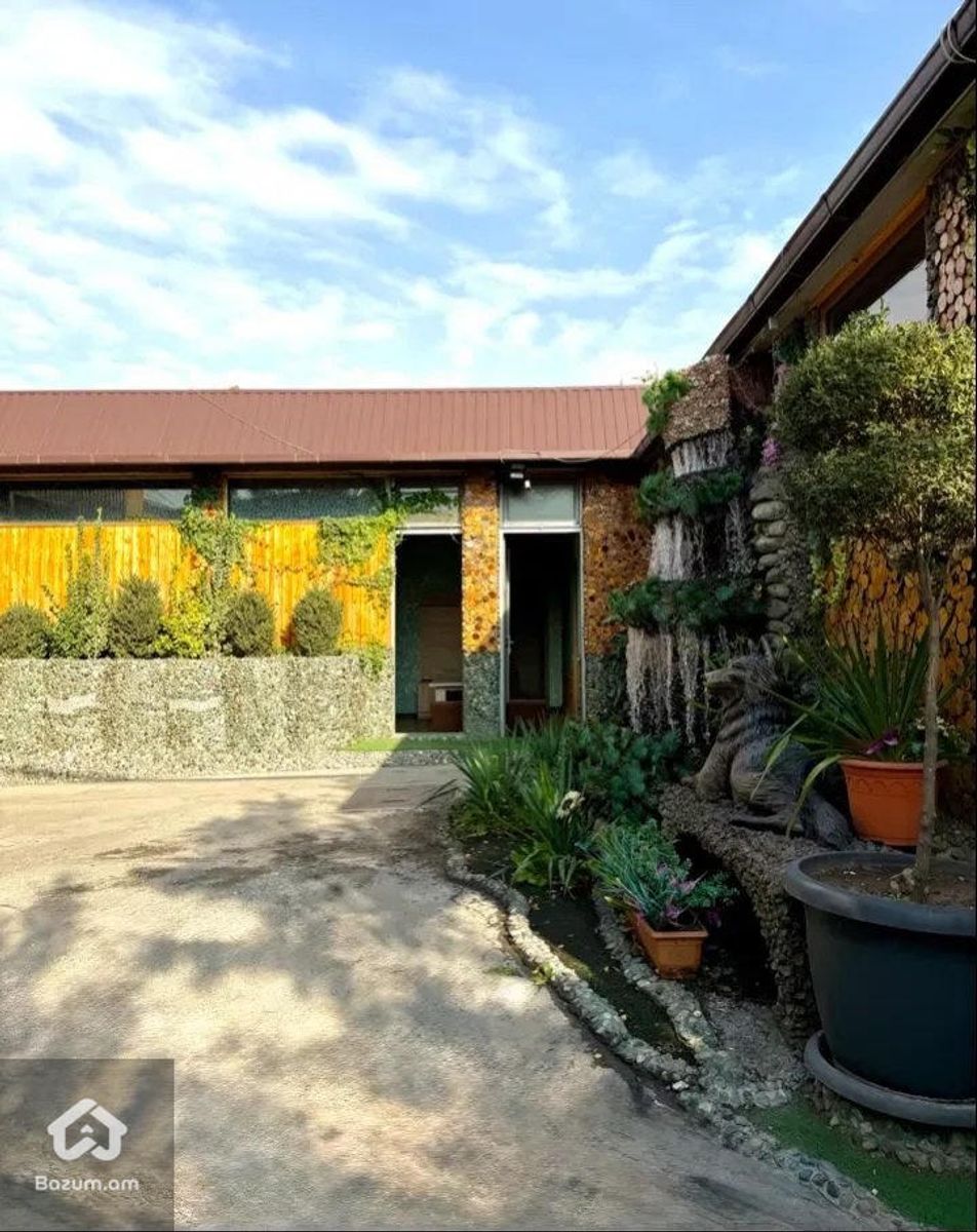 Saturn Garden Hotel - image 14