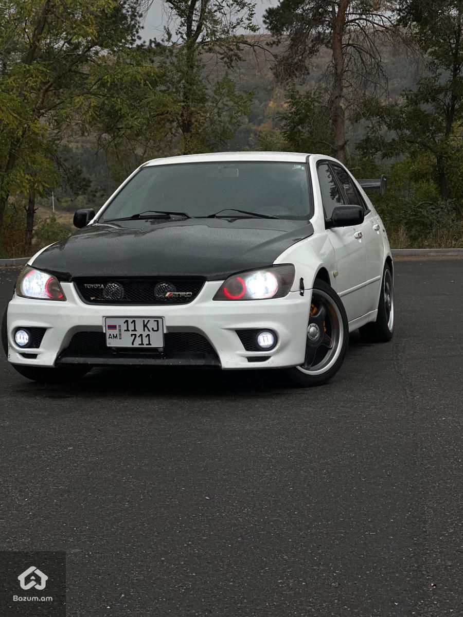 Toyota Altezza 2001 - image 1