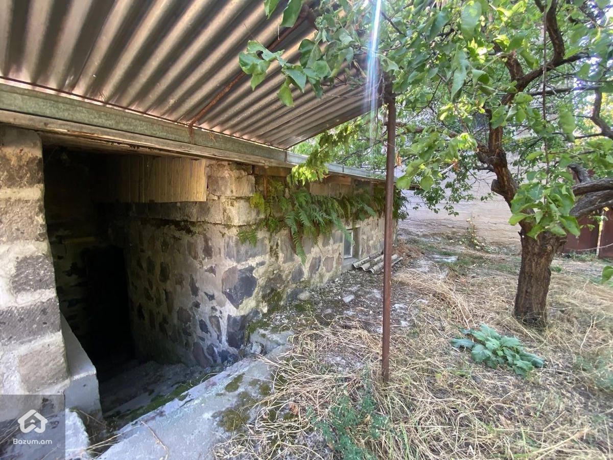 Վաճառվում է եռահարկ առանձնատուն Զովքում - image 9