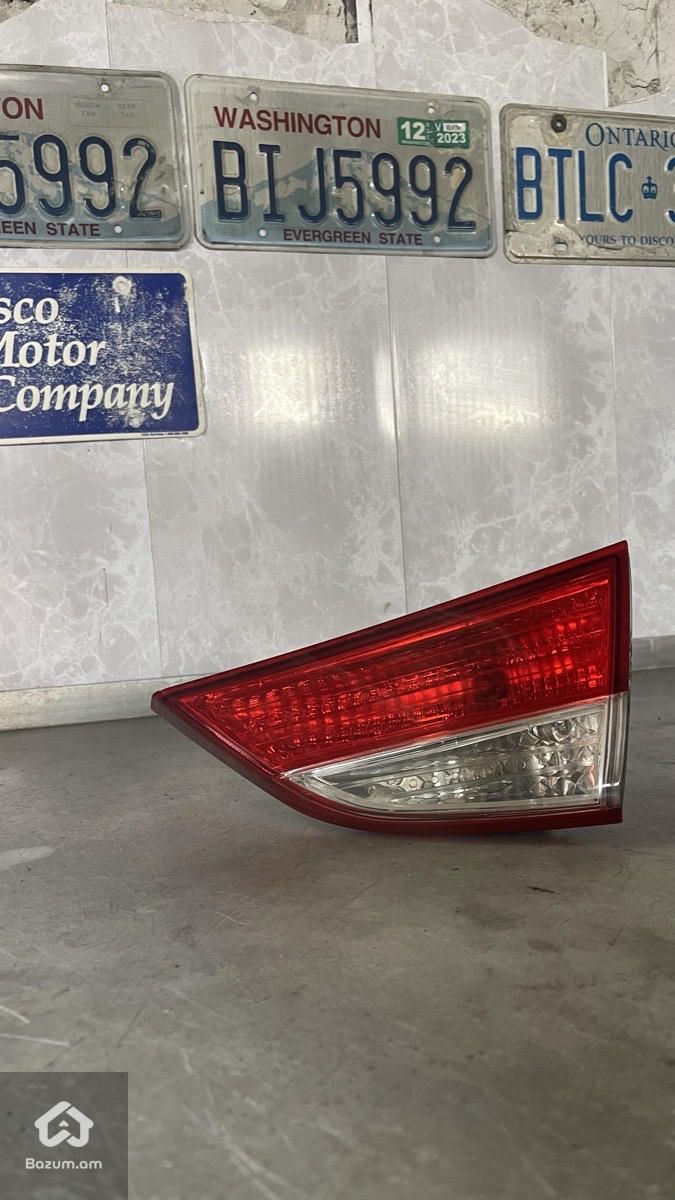 HYUNDAI ELANTRA 2010-2013 բերնախցիկի վրայի ստոպ աջ դորեստայլ - image 1