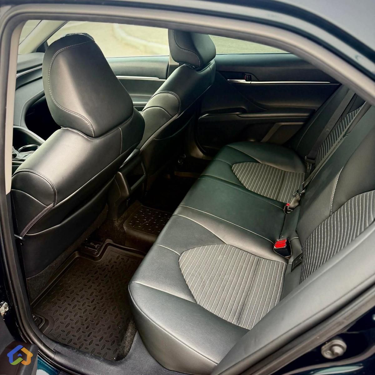 toyota Camry - image 3