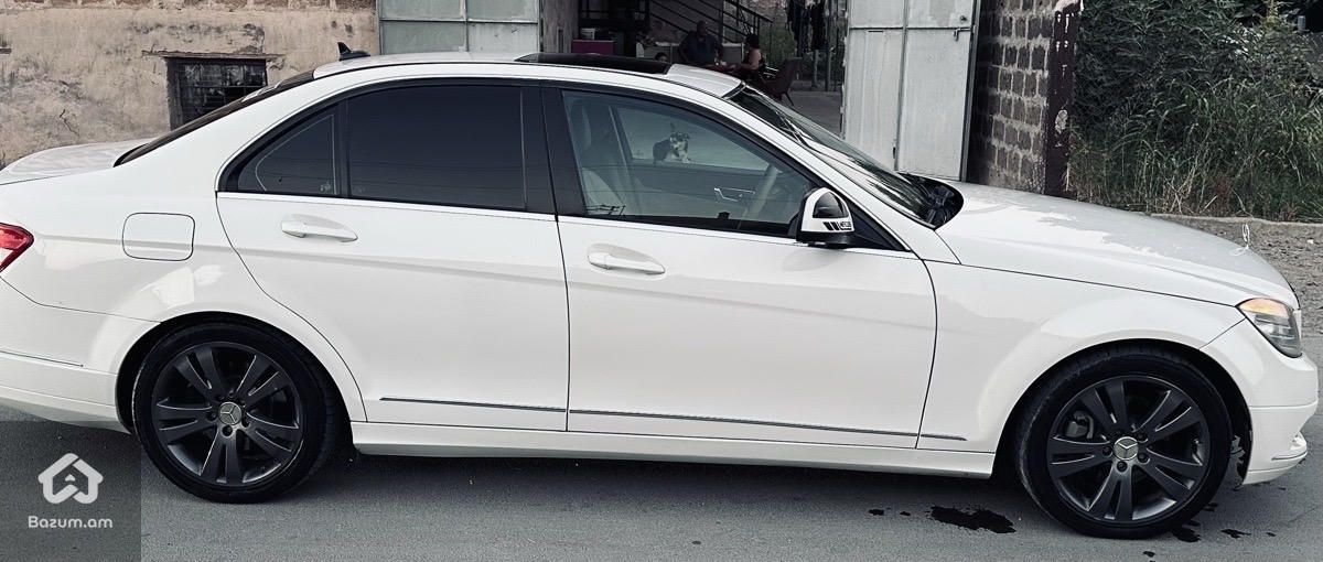 Mercedes-Benz W204 C300 - image 4