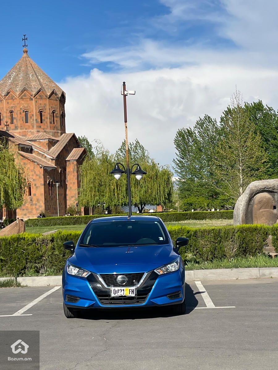 Nissan Versa - image 1