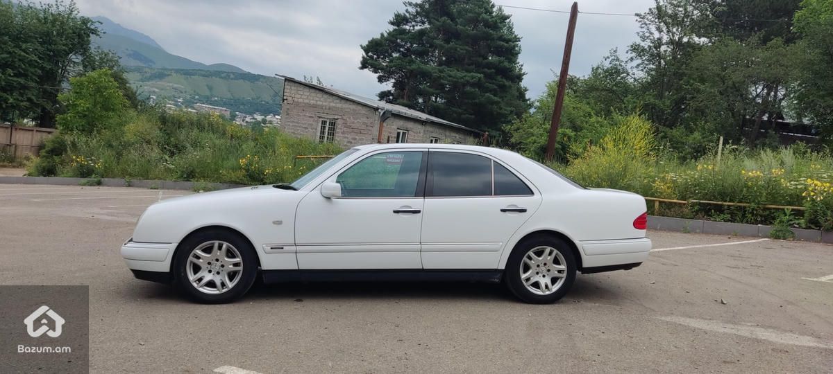 Mercedes-Benz E-Class W210 - image 5