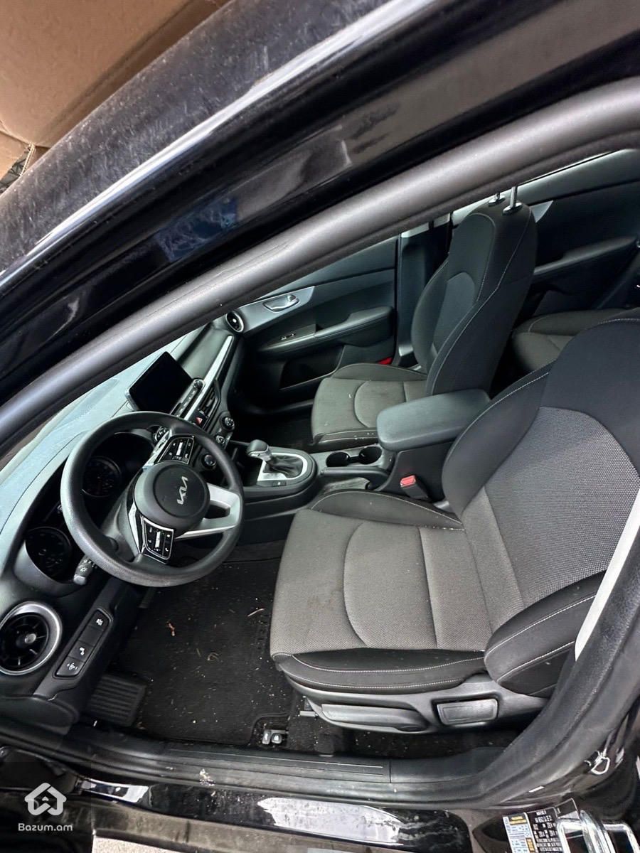 Kia Forte LXS - image 7