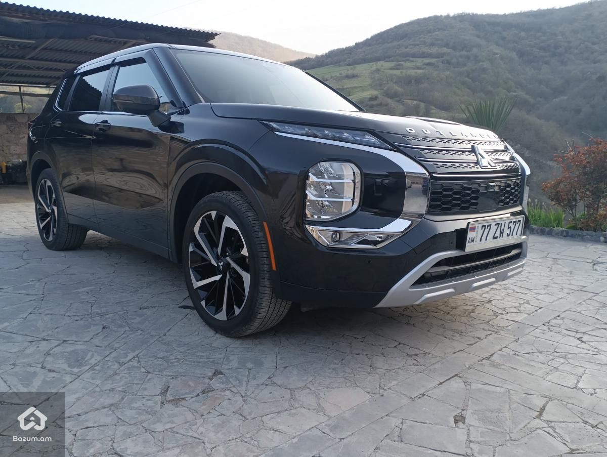 Mitsubishi Outlander SE - image 1