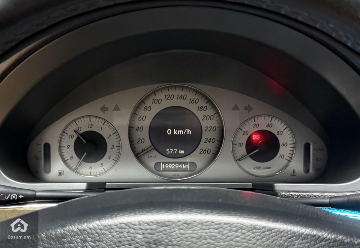 Mercedes-Benz 320 2002 - image 19