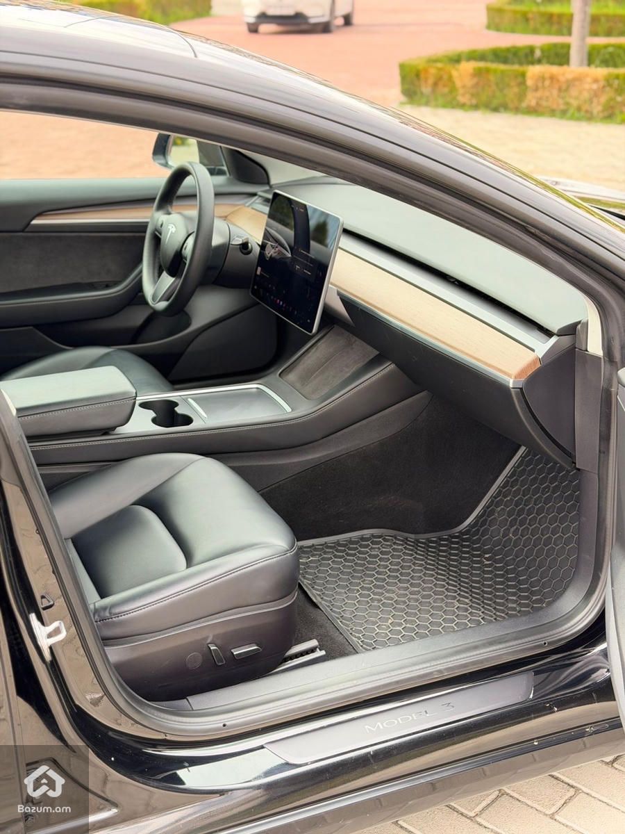 Tesla Model 3 - image 3