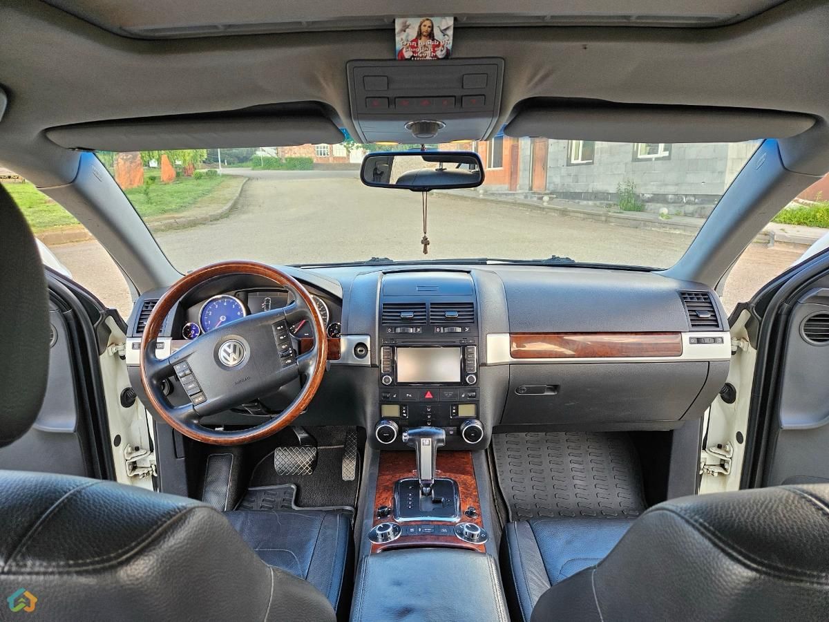 Volkswagen Touareg - image 14
