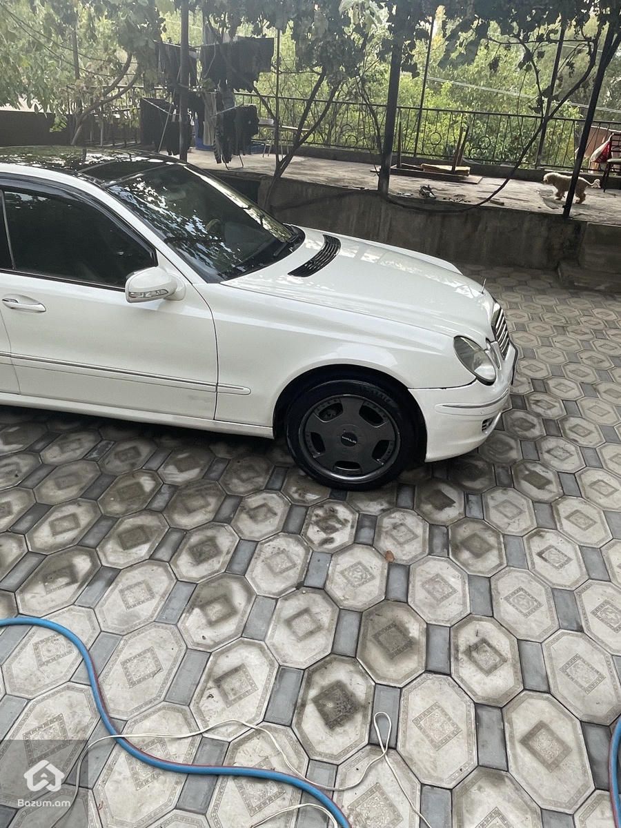 Mercedes-Benz E 320 2002 - image 9