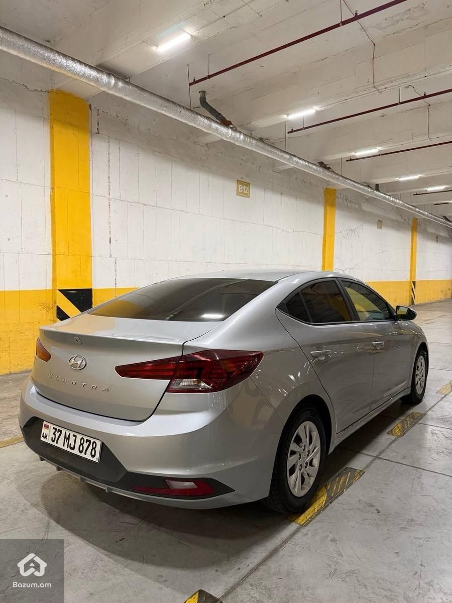 Hyundai Elantra - image 2