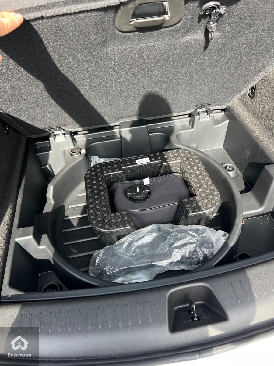 CADILLAC xt4  - image 8