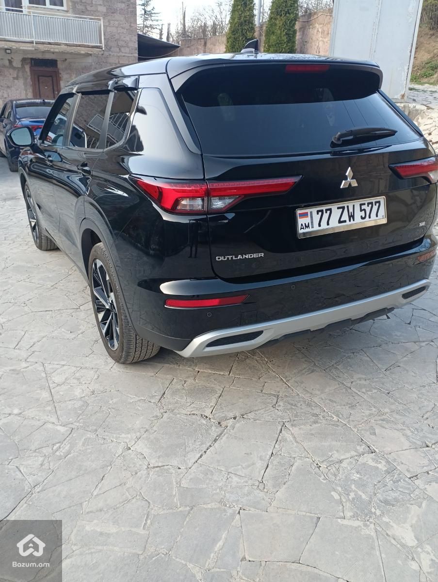 Mitsubishi Outlander SE - image 4