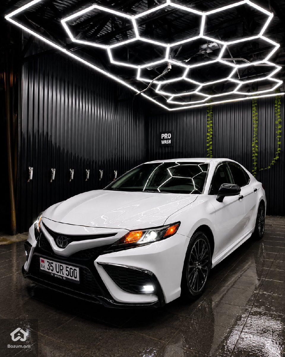 TOYOTA CAMRY V70 SE - image 1