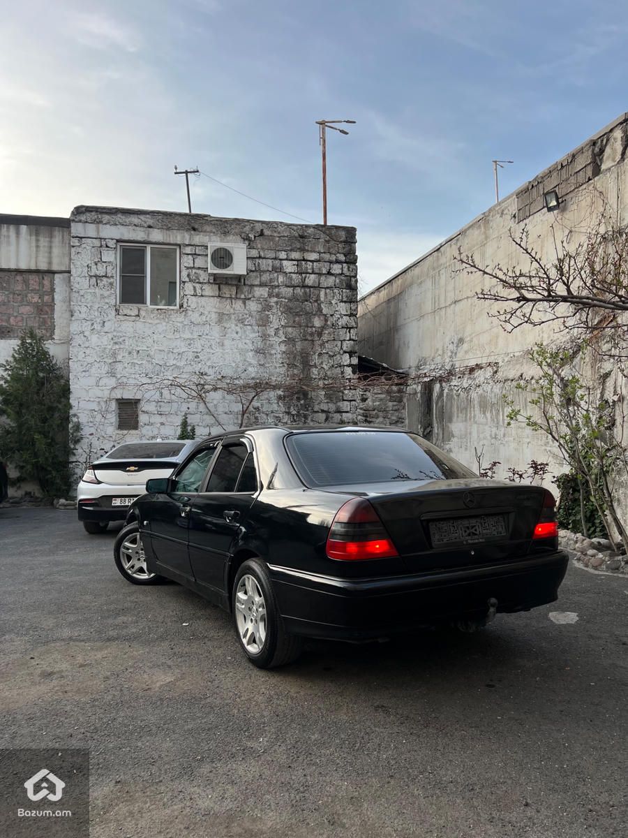 Mersedes C200 - image 11