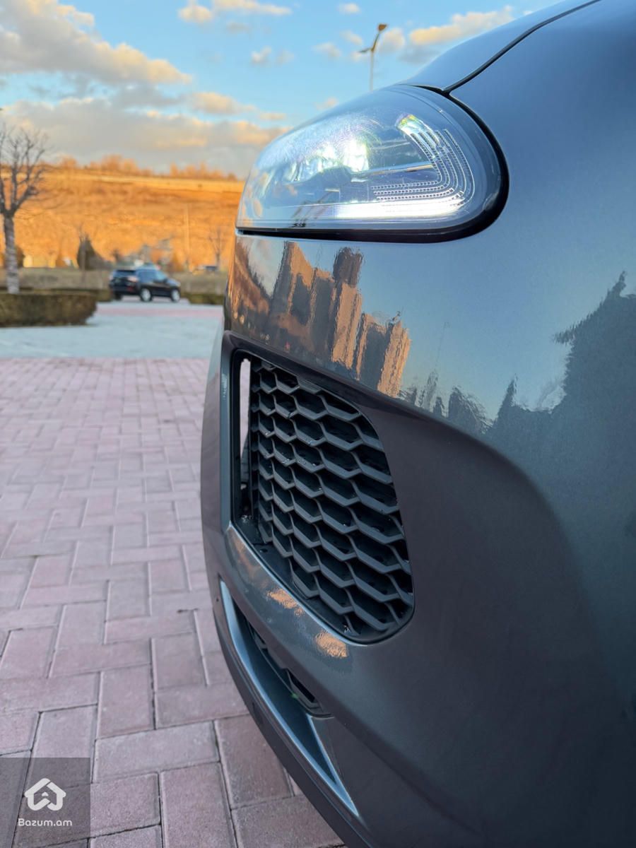 Jaguar E-Pace R-Dynamic P250AWD - image 8