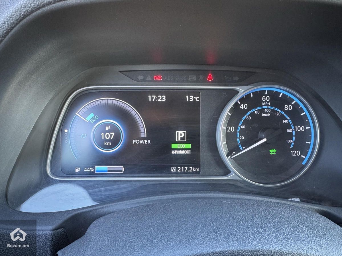 Nissan Leaf - image 8