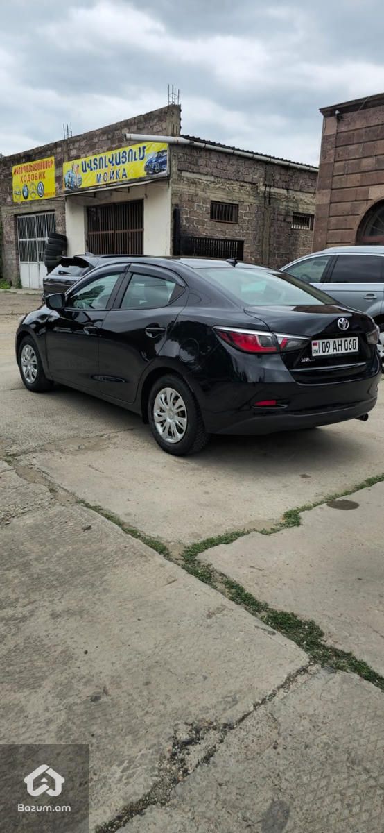 Toyota Yaris 2021 - image 8