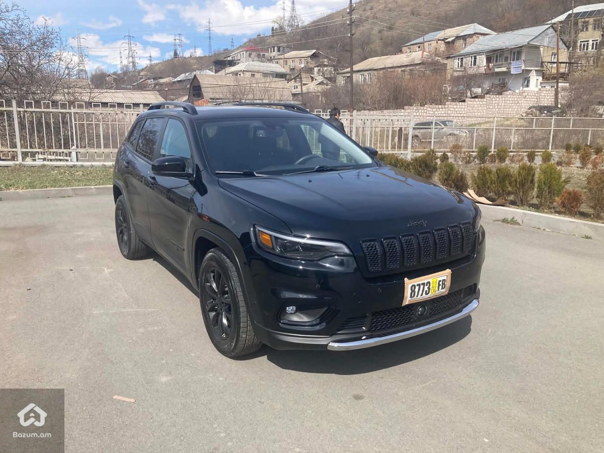 2023 Jeep Cherokee, Altitude Lux 4x4 - image 2