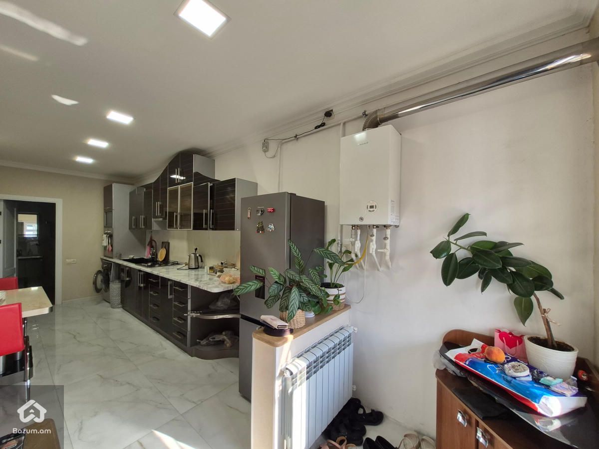 Վաճառվում է 3 սենյականոց սեփական տուն Շենգավիթում Ֆրունզեի փողոցում - image 8