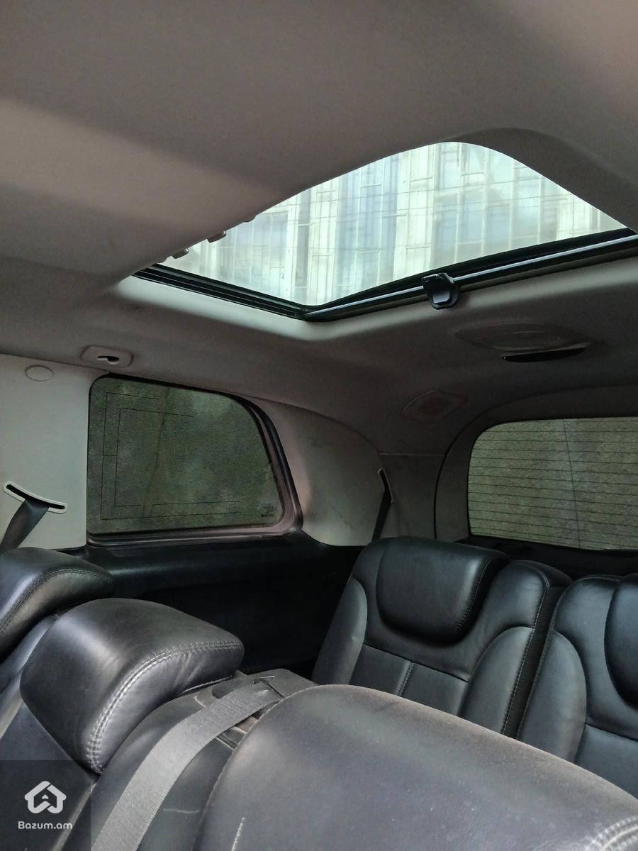 Mercedes GL - image 8