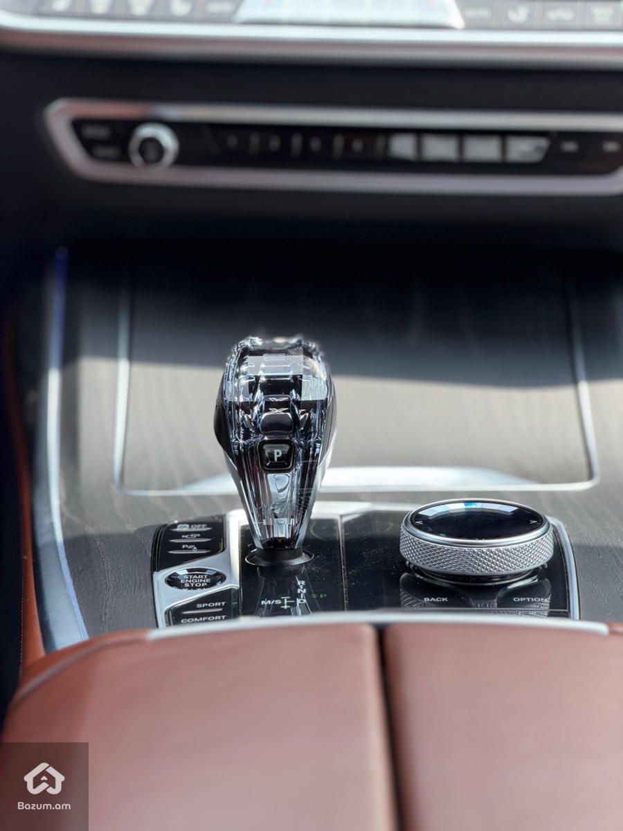 BMW X7 2021 - image 12