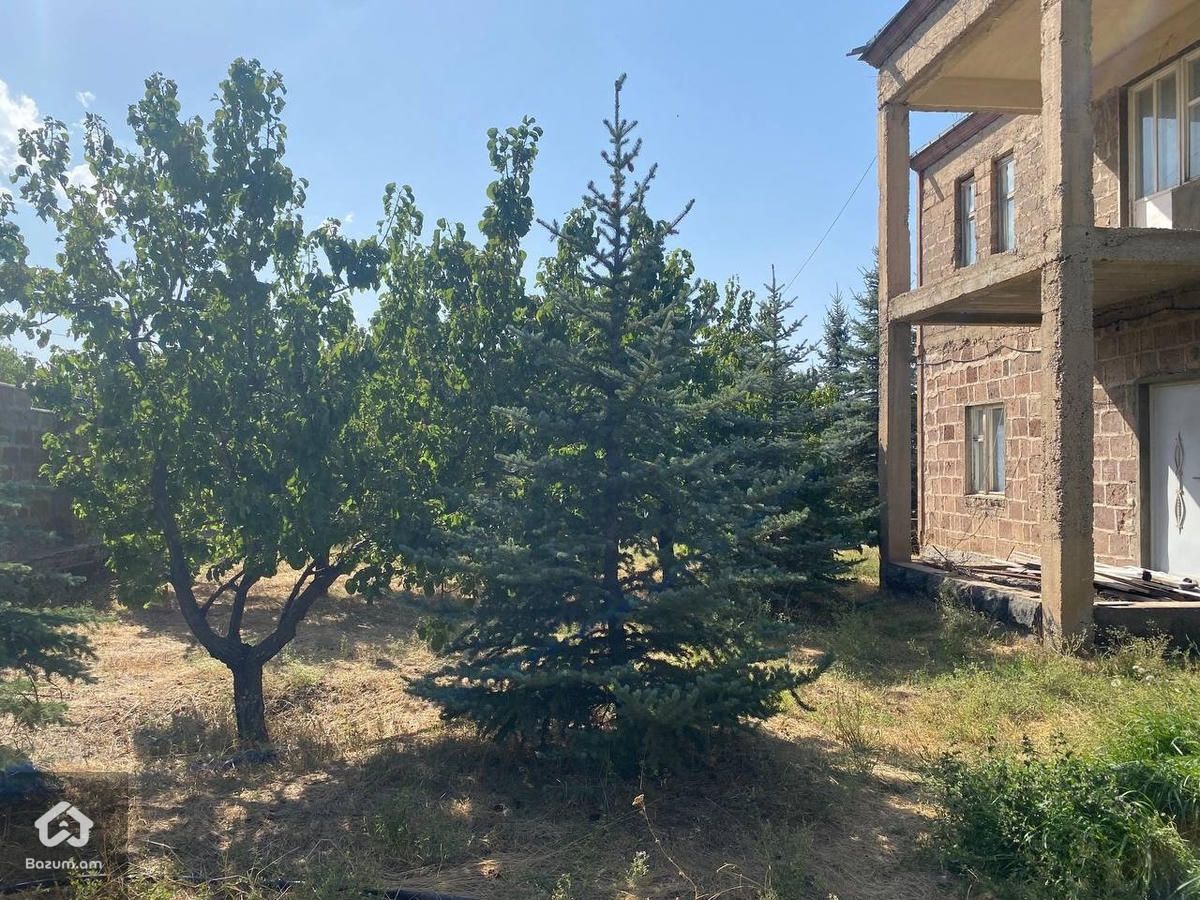 Վաճառվում է եռահարկ առանձնատուն Զովքում - image 2