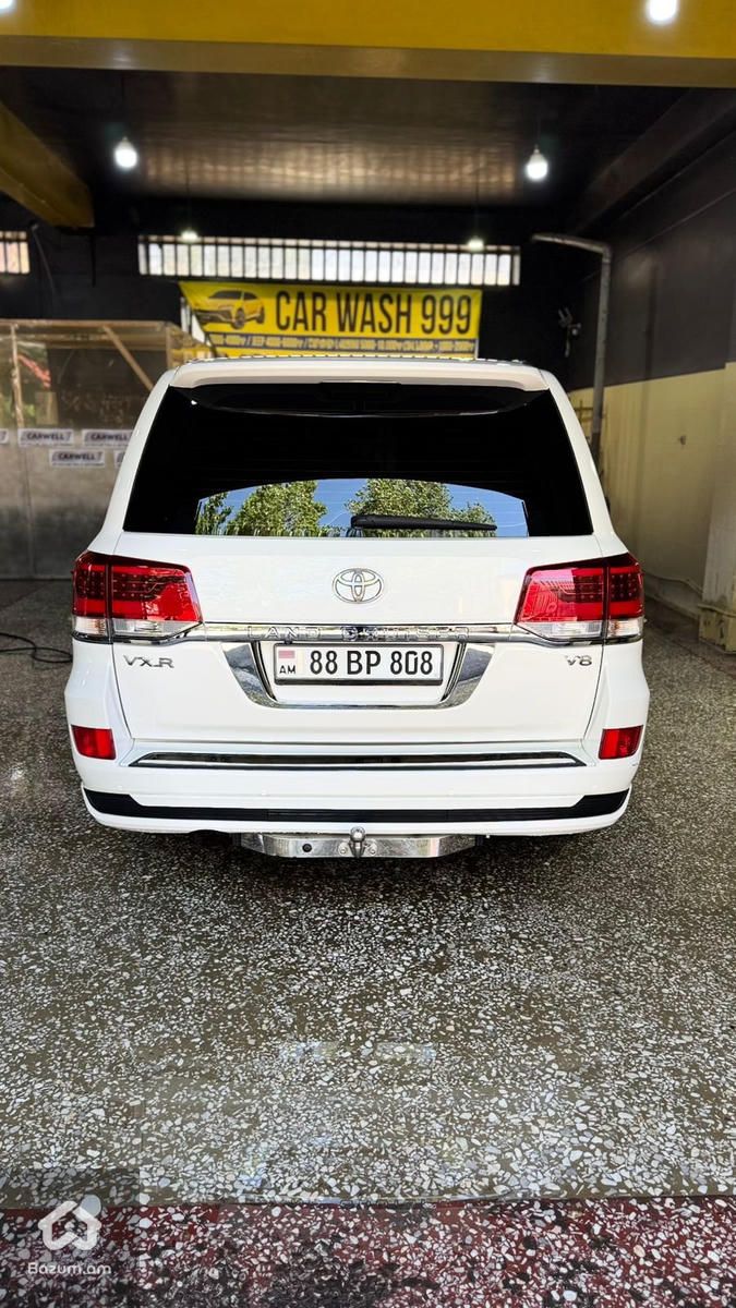Toyota Land cruiser 200 - image 7