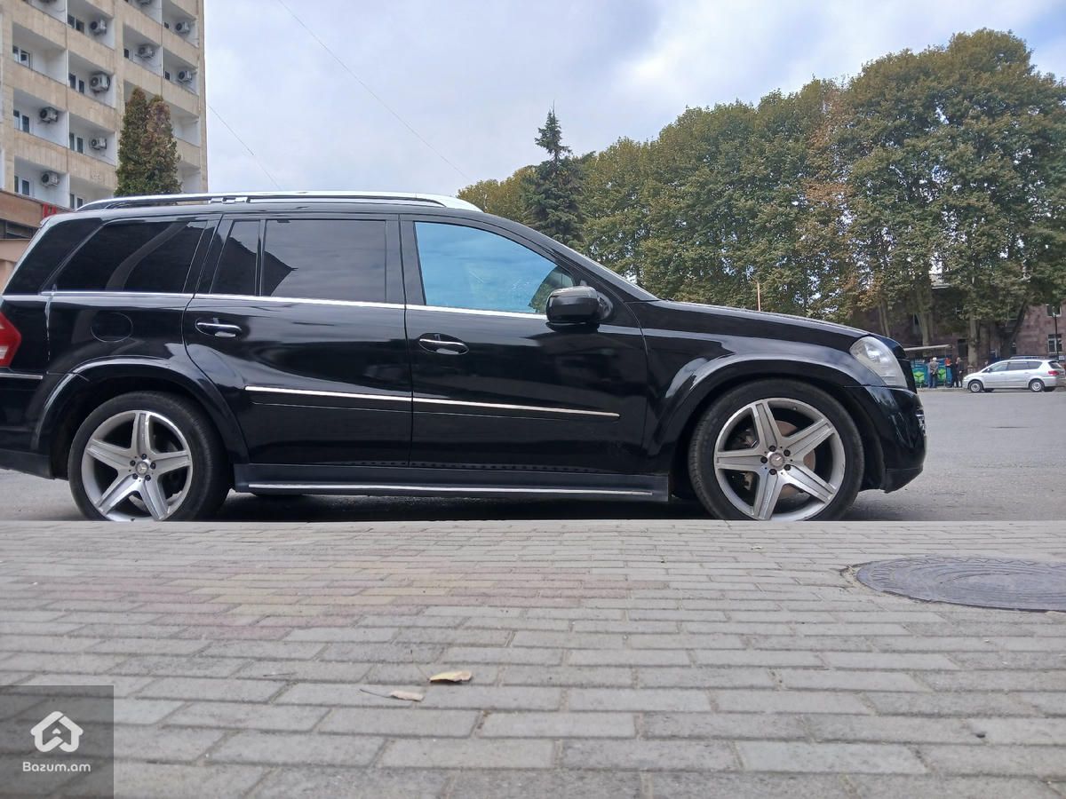 Mercedes GL - image 1