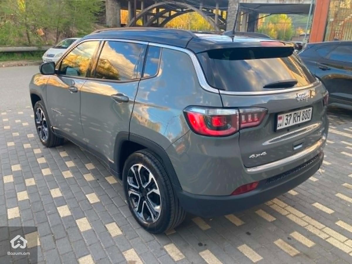 2022 Jeep Compass, Limited 4X4 - image 5