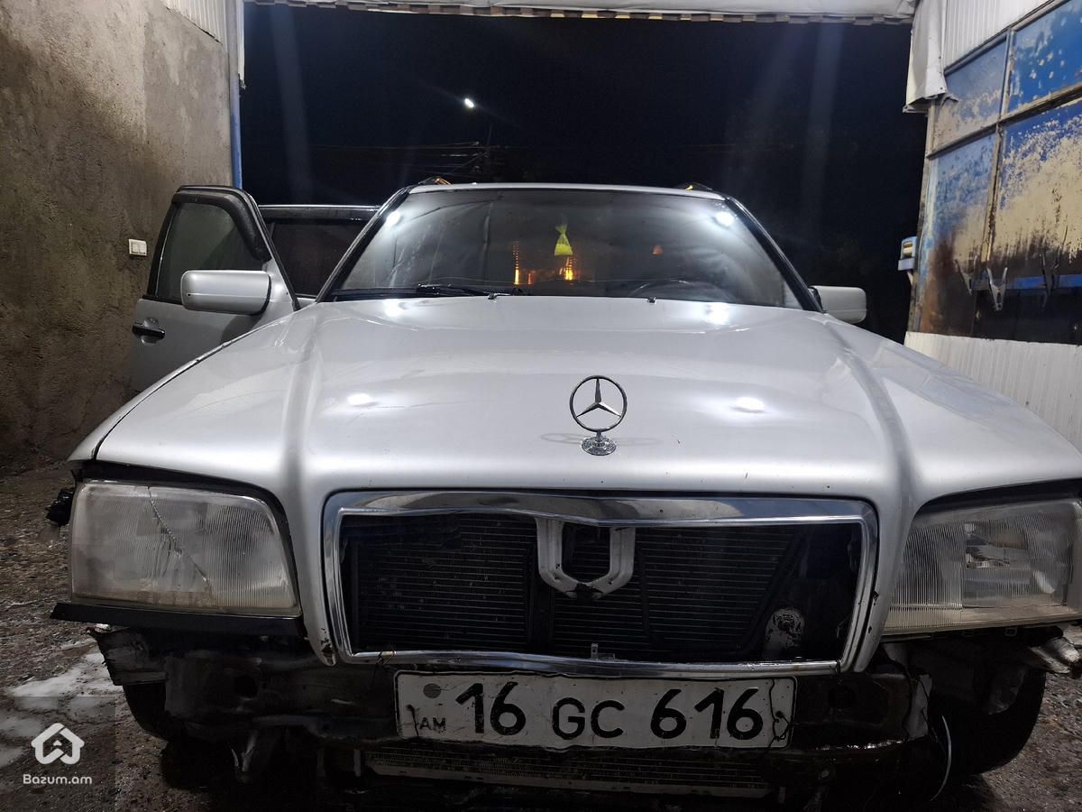 MERCEDES BENZ C240 - image 7