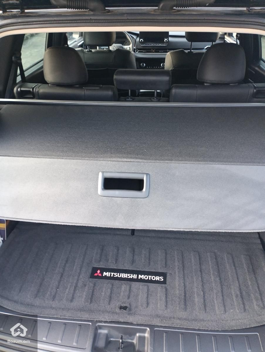 Mitsubishi Outlander SE - image 13