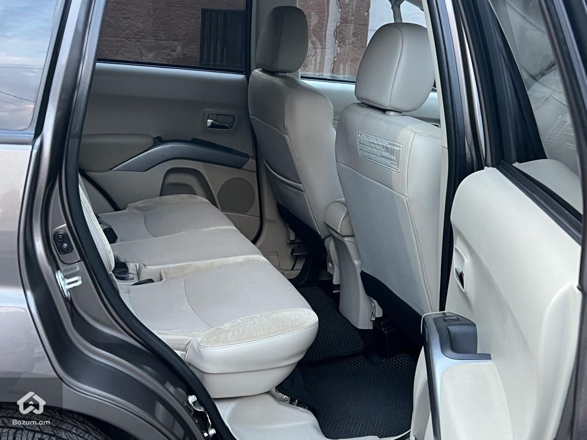 Mitsubishi Outlander 2012 - image 9