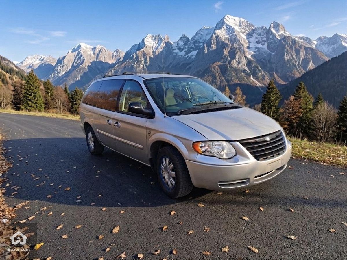 Chrysler Town & Country 2005 Touring Stow'n'go - image 1