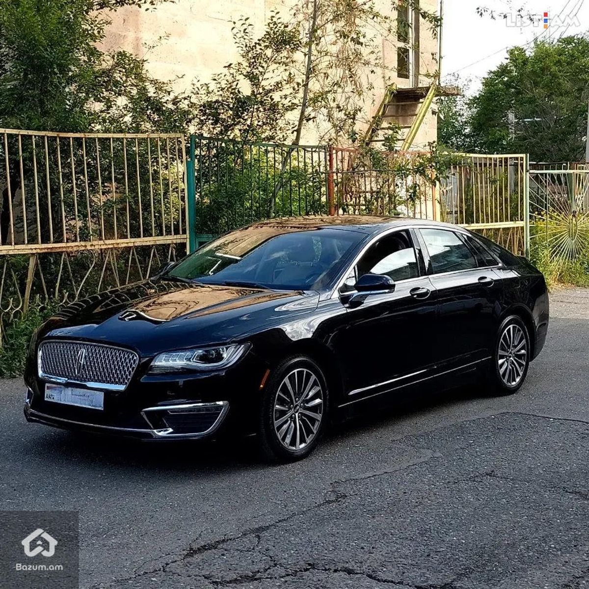 Lincoln MKZ 2017 - image 2