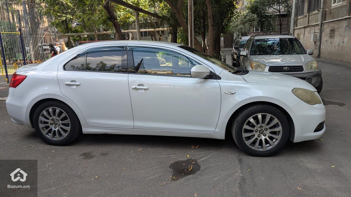 Suzuki Kizashi 2010 - image 5