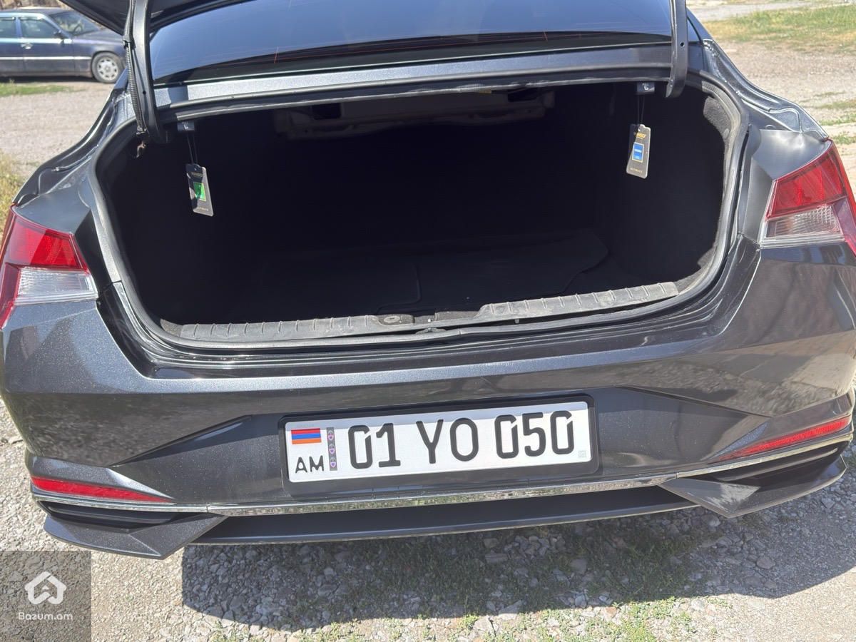 Hyundai Elantra 2023 - image 8